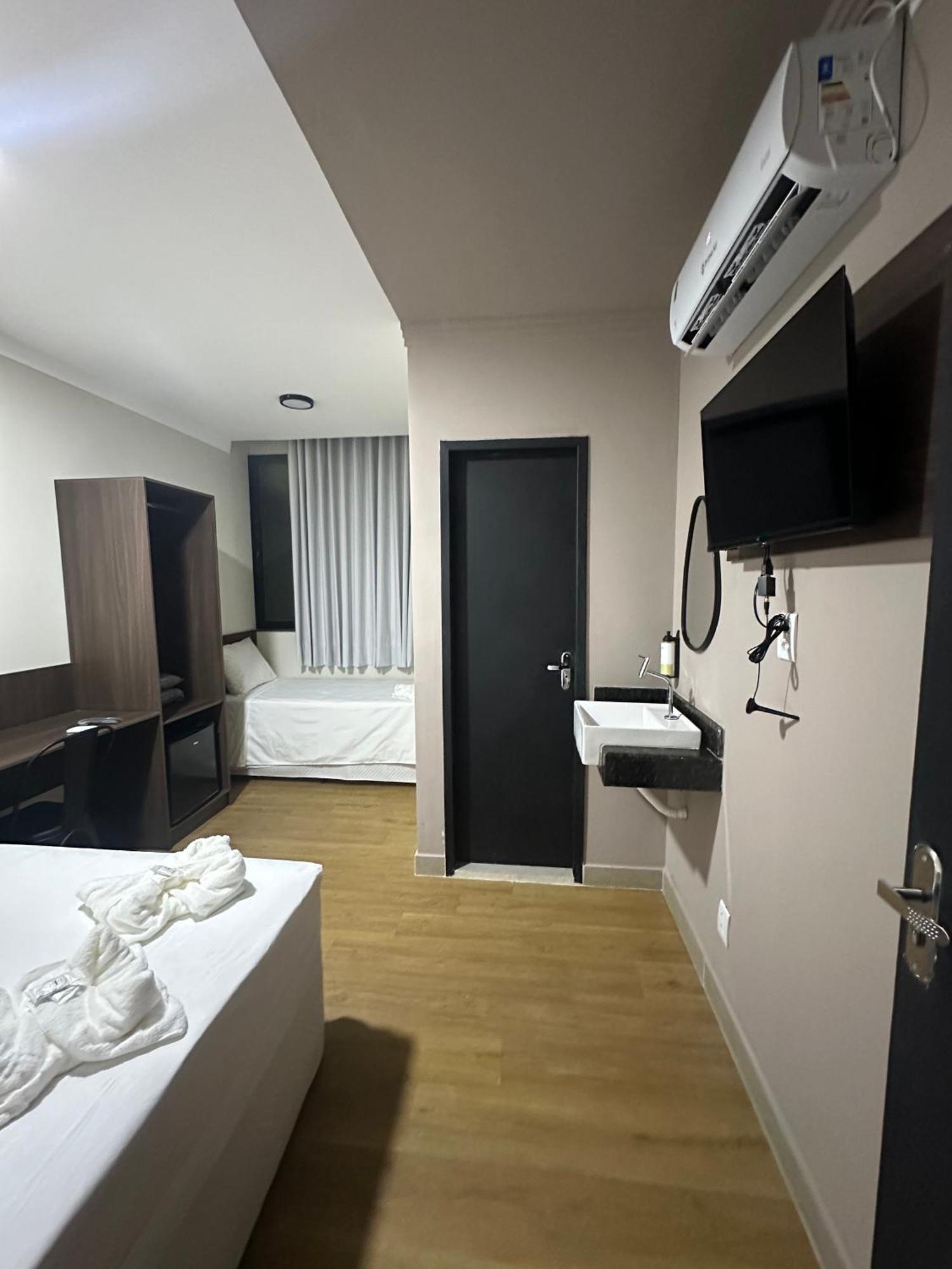 Otto Hotel غوفيرنادور فالاداريس المظهر الخارجي الصورة